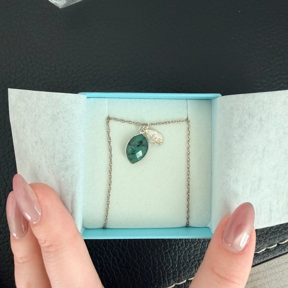 Nwt Boutique Emerald E Initial Silver Necklace - image 2